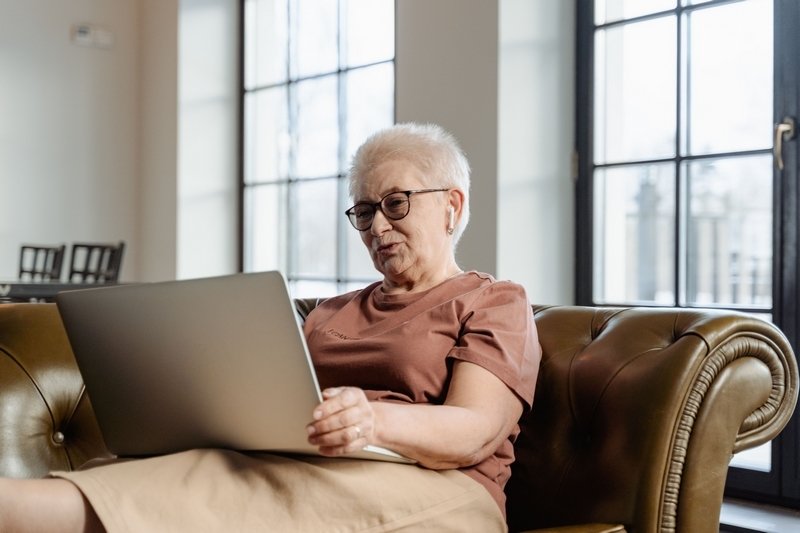 computer classes and windows basics with Premiers Clics free windows basics for adults beginners and seniors