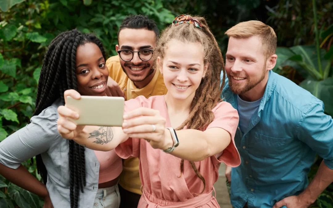 How to Transfer Photos from Your Phone to a Windows PC (Android & iPhone)